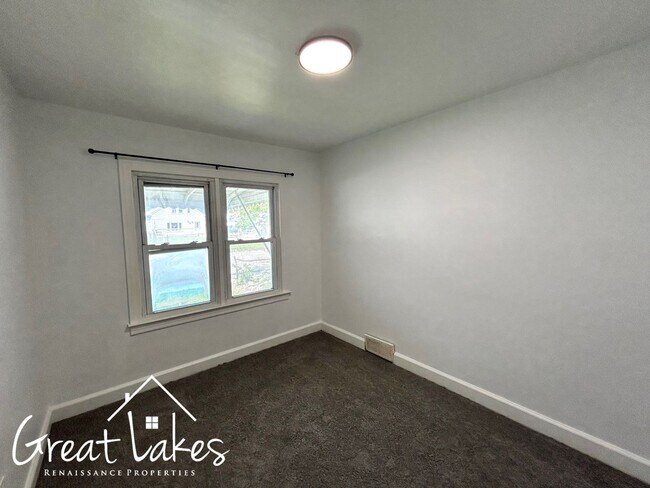 Foto del edificio - Charming 2 Bedroom 1 Bathroom now availabl...