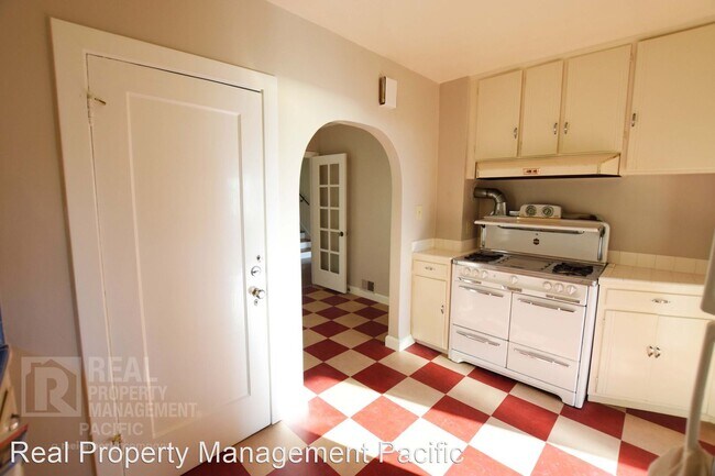 Building Photo - 3 br, 1 bath House - 444 Boynton Avenue