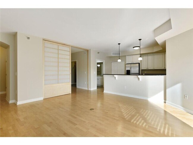 Building Photo - 317 Groveland Ave