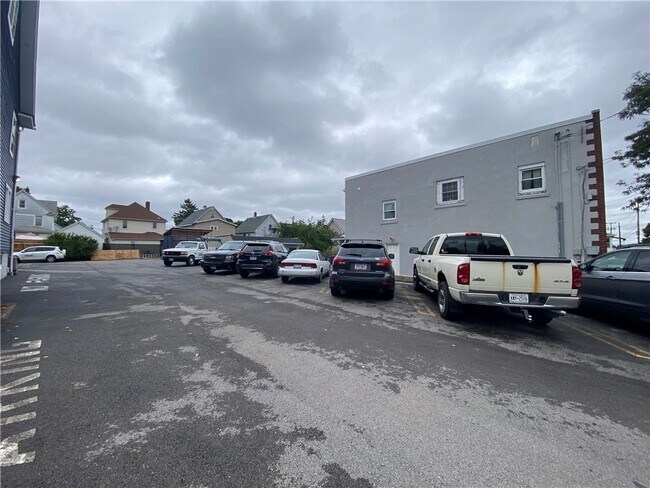 Foto del edificio - 233 W Commercial St