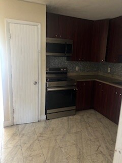 Foto del edificio - 5704 NW 14th St