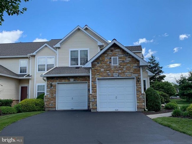 2 Car Garage - 147 Gleneagles Dr