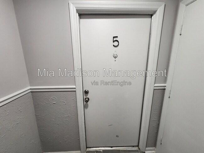 Building Photo - 111 E Mell St