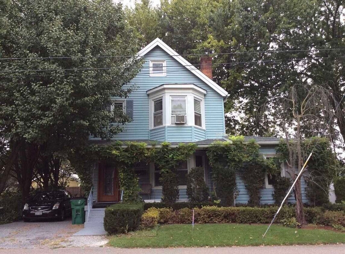 93 Maple St Unit 1R, Beacon, NY 12508 Room for Rent in Beacon, NY