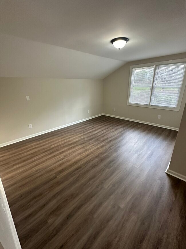 Building Photo - 218 Purple Star Ln