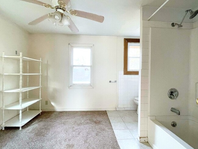 Foto del edificio - One Bedroom House with basement