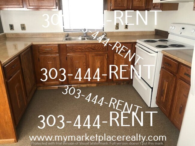 Building Photo - Must See! Cute 2 Bedroom & 1 Bathroom - Mo...