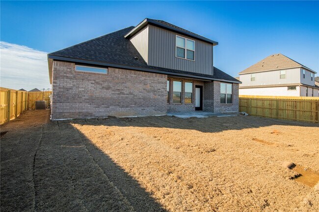Building Photo - 6806 SW Orange Ave