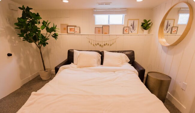 Foto del edificio - 64 Hartwell Ave