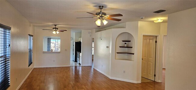 Foto del edificio - 1947 Tinker Dr