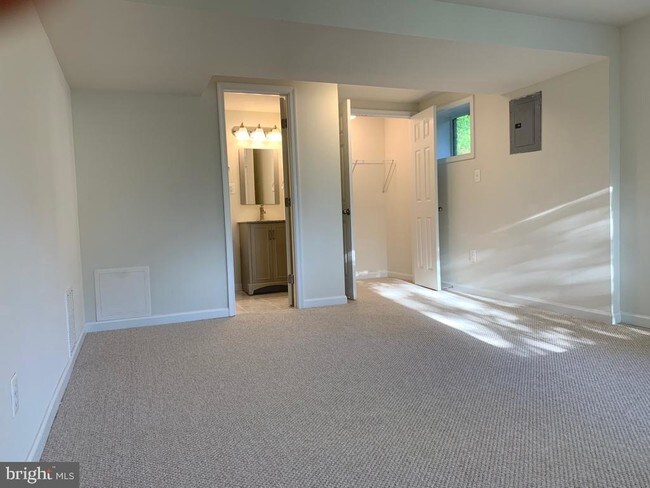 Foto del edificio - 5626 Dover Ct