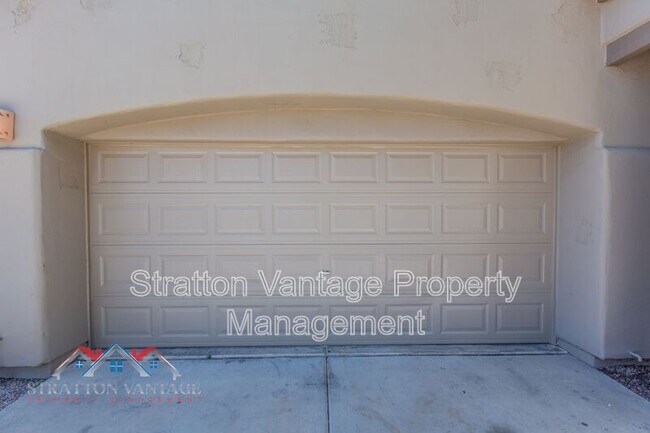 Building Photo - 440 S Val Vista Dr