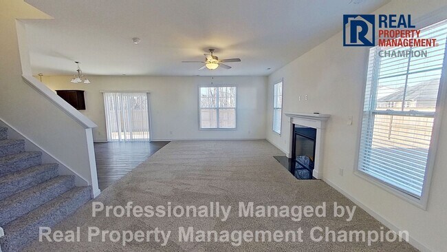 Foto del edificio - Spacious Home with Fenced Back Yard Convenient to Camp Lejeune