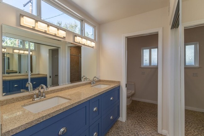 Building Photo - 1224 Fernside Dr