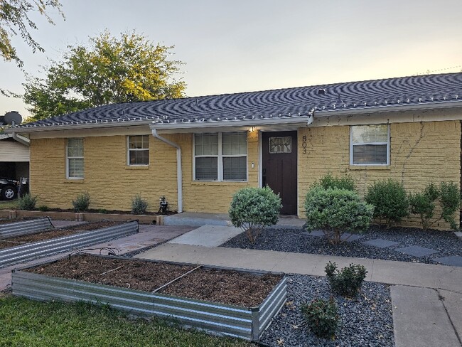 Building Photo - 803 Debus Dr