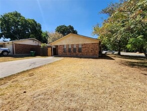 Building Photo - 3211 Eastridge Dr