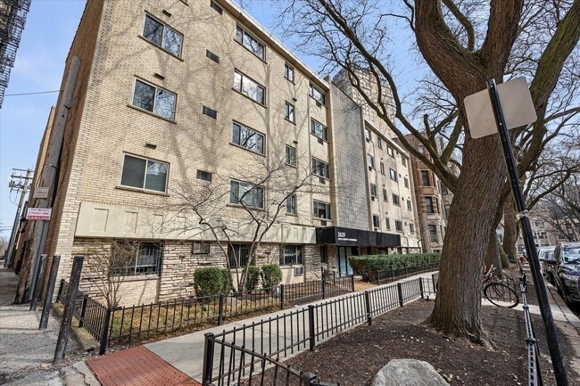 Building Photo - 2629 N Hampden Ct