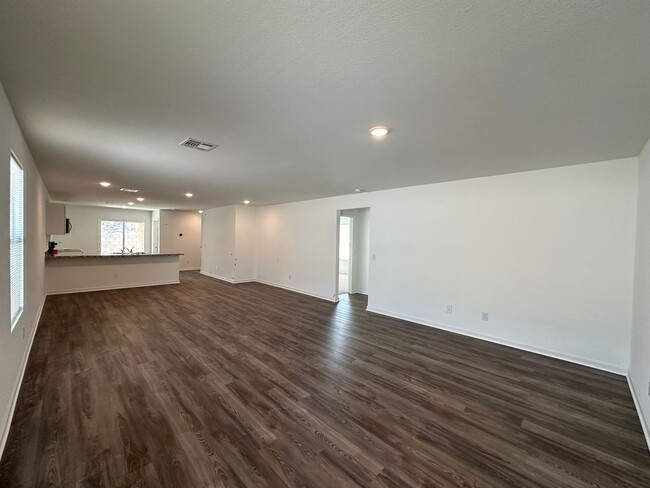 Foto del edificio - Beautiful New 3 Bedroom Home in the New Ra...