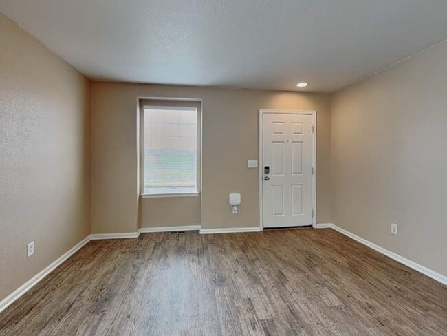 Building Photo - 229 Morales Ln