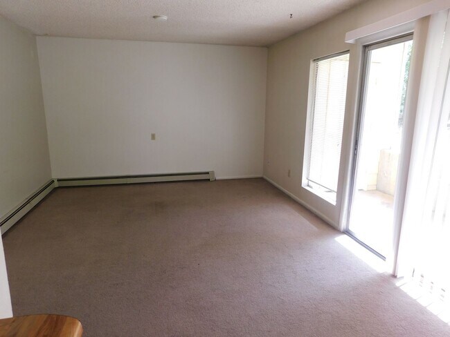 Building Photo - 805 E Cedar Ct