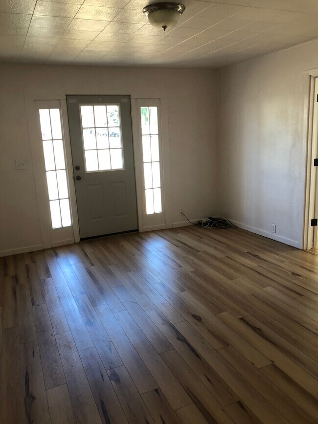 Foto del edificio - 909 N Elliott St