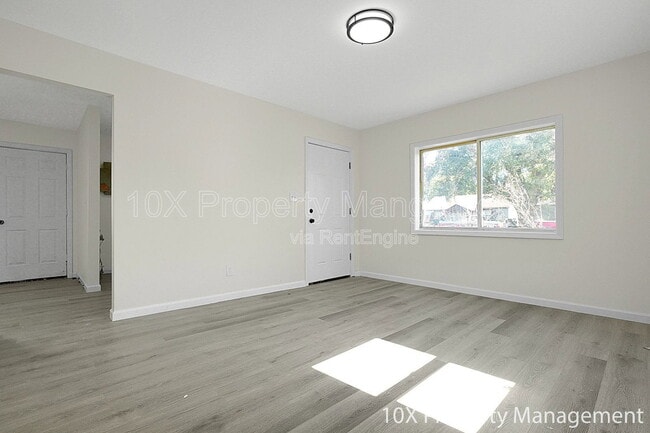 Building Photo - 685 S Wheatland Ave