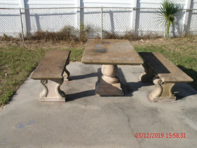 Building Photo - 2539 Coral Way E