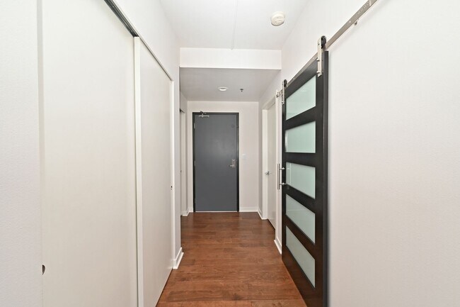 Foto del edificio - 2717 Western Ave