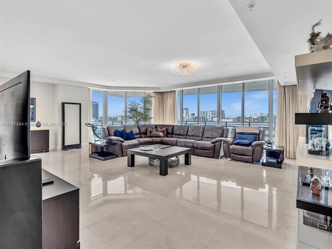 Foto del edificio - 3535 S Ocean Dr
