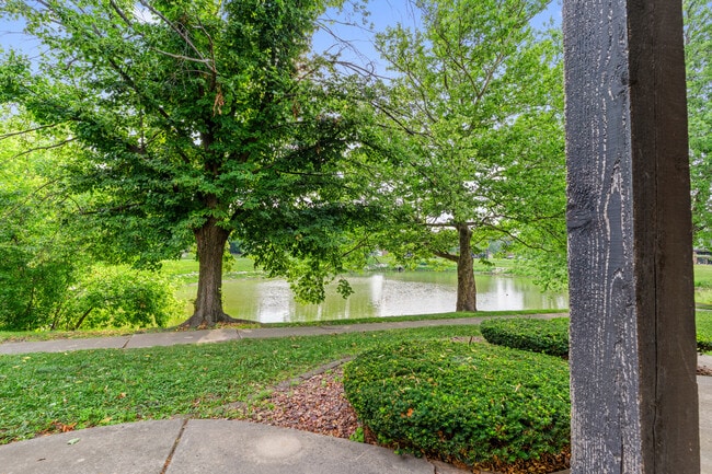 Building Photo - 15128 Quail Hollow Dr