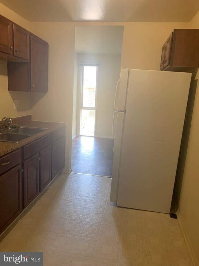 Foto del edificio - 7328 Donnell Pl