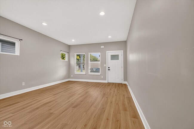 Building Photo - 623 W 39th St