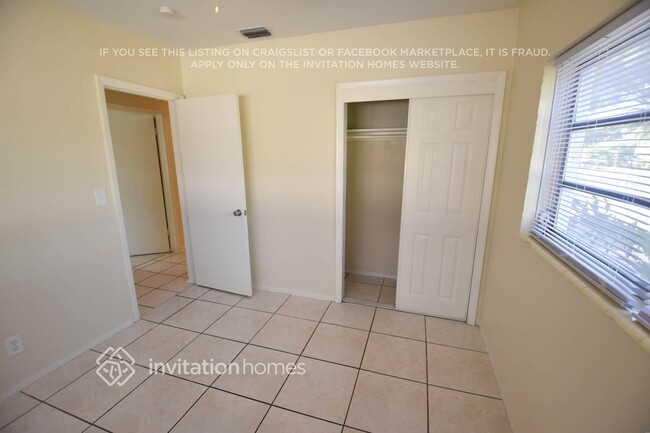 Foto del edificio - 1100 NE 166th St