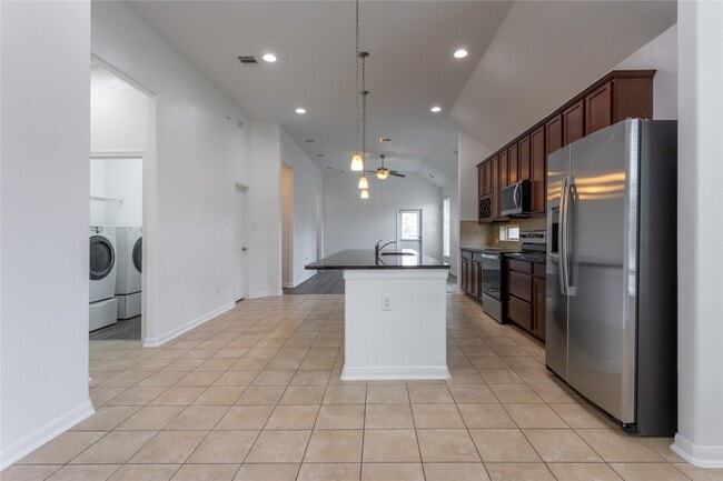 Foto del edificio - 3534 Goldleaf Trail Dr