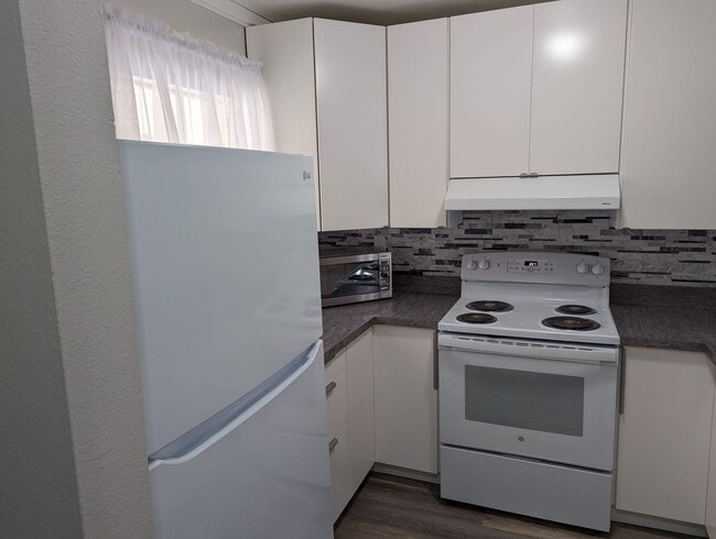 Foto del edificio - Nicely updated large condo