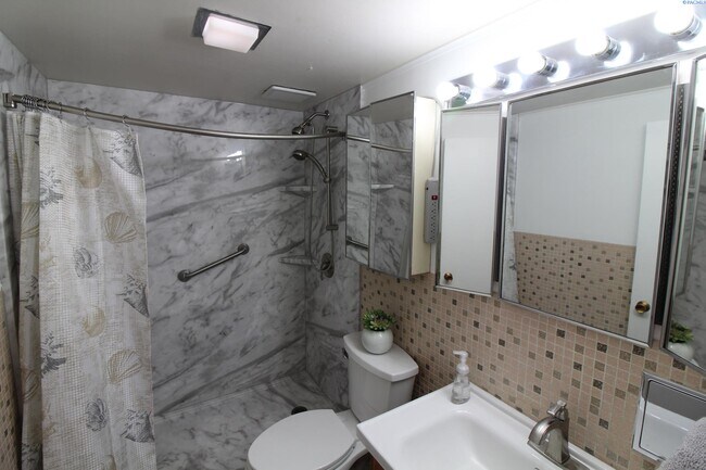 Foto del edificio - 2 Bed/1 Bath in Central Richland