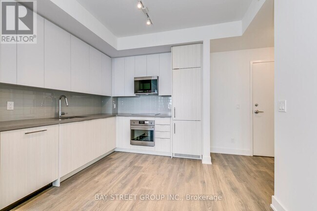 Photo du bâtiment - 297 Oak Walk Dr