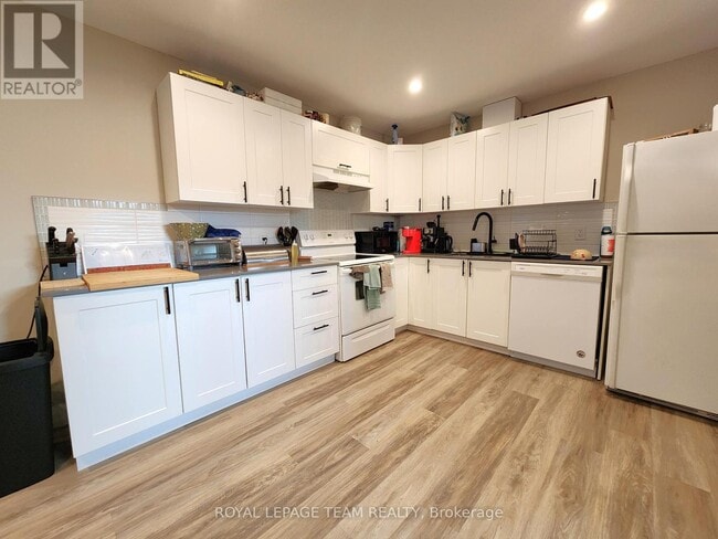 Building Photo - 50 Fringewood Dr