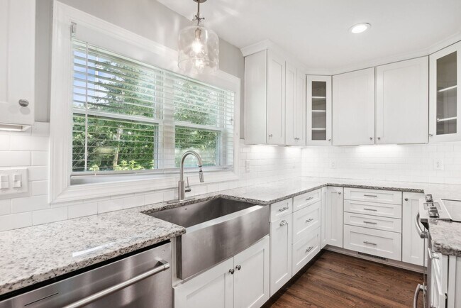 Foto del edificio - Charming 3BR House in Charlotte