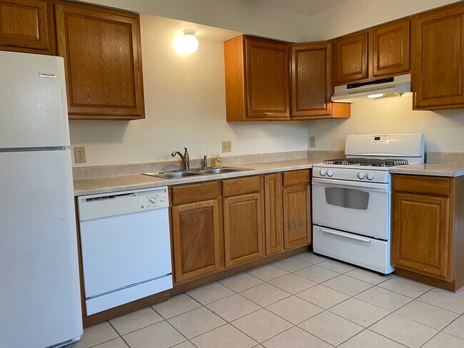 Kitchen - 605 W Oak St