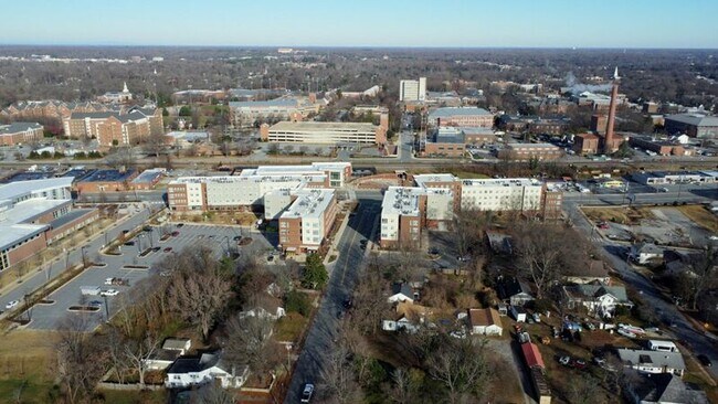 Foto del edificio - 909 Glenwood Ave