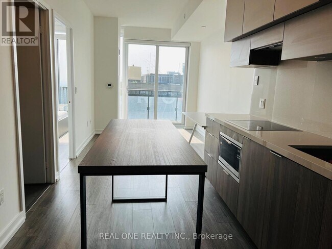 Photo du bâtiment - 3703-3708 EGLINTON Ave