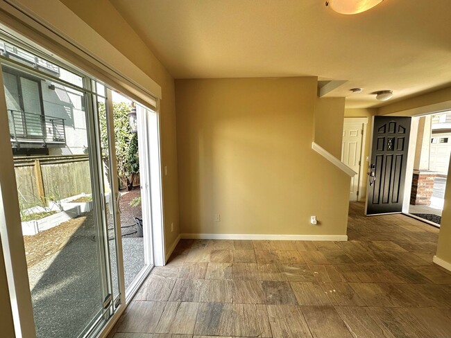 Foto del edificio - Beautiful, Luminous 2BR | 2.5BA in the Hea...