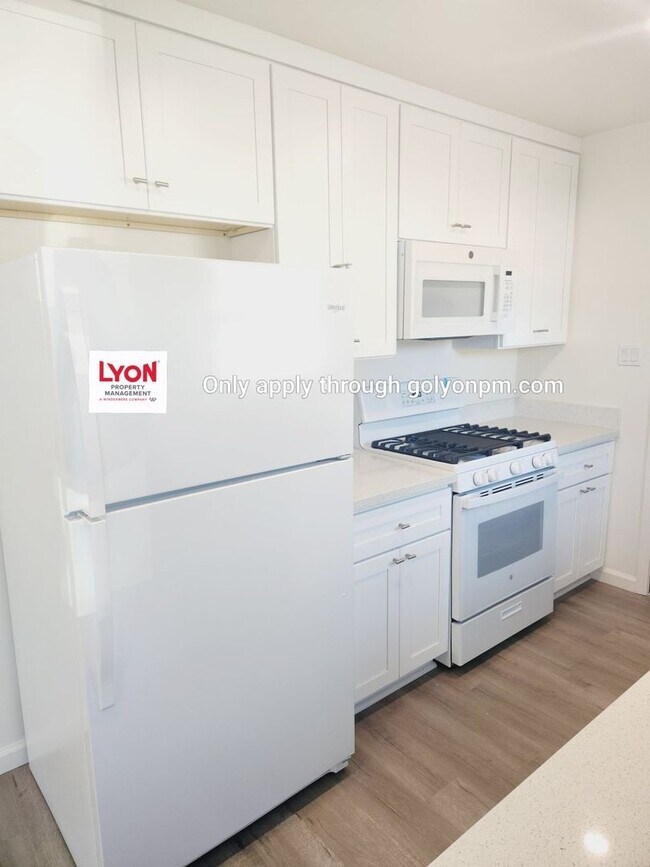 Foto del edificio - Fully renovated halfplex- Available Now!