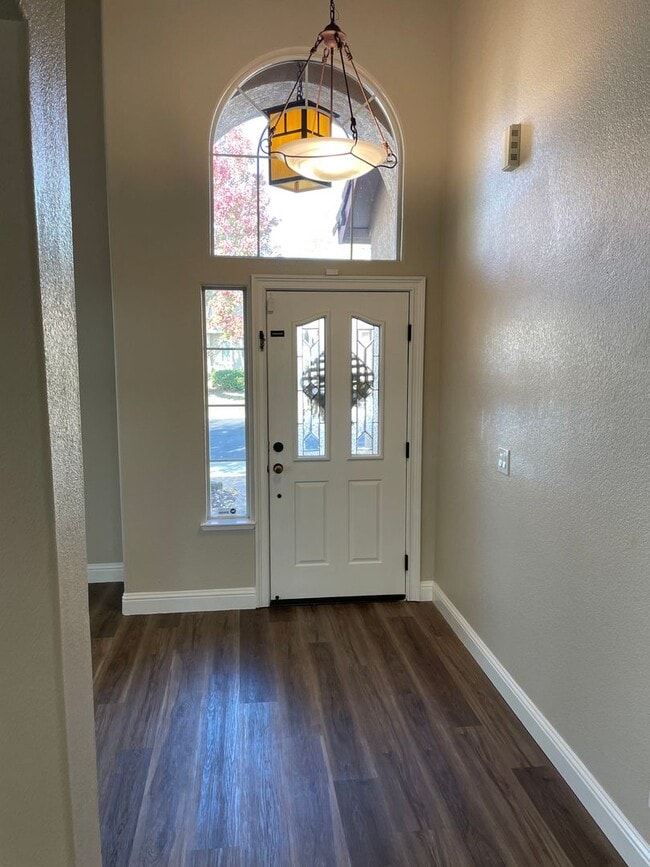 Building Photo - BEAUTIFUL 2-STORY HOME WITH POOL & 3 CAR GARAGE IN ROCKLIN!