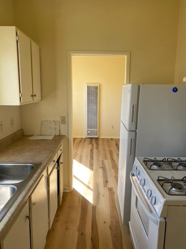 Kitchen area - 3050 National Ave