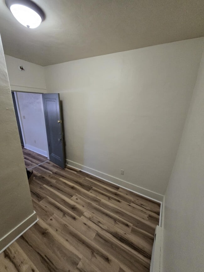 Building Photo - 15 S Stewart St