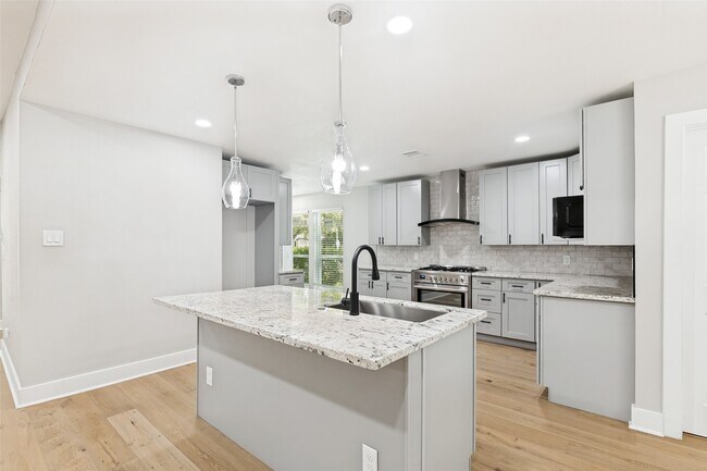 Foto del edificio - 10903 Holly Springs Dr