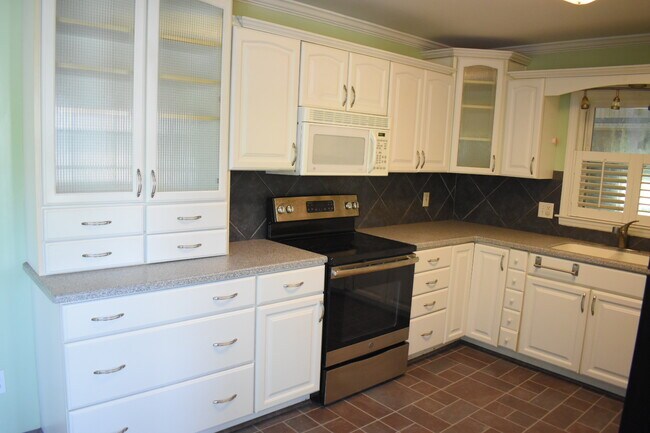 Building Photo - 3321 Oakley Cir