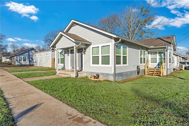 Foto del edificio - 1-Bedroom Duplex in Waco, TX with Spacious Layout and Great Location!